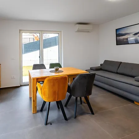 Luxury Ad Apartment