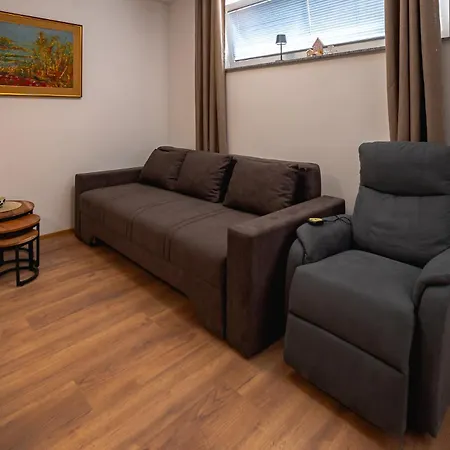 Luxury Ad Apartment